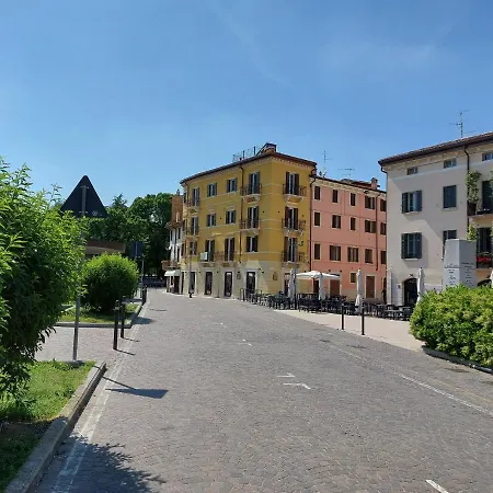 Homethirtyfour Apartmán *